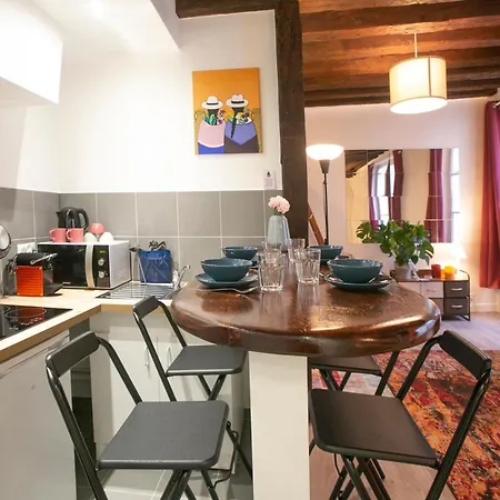 Authentic In Center Of Parisian Marais Appartamento *
